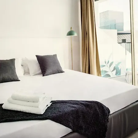 Eden - Seaviews, Large Terrace & Private Heated Pool فيلة *