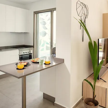 فيلة Eden - Seaviews, Large Terrace & Private Heated Pool أذيخي