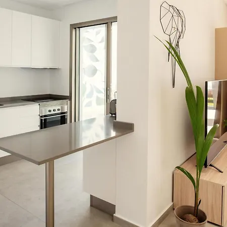 Eden - Seaviews, Large Terrace & Private Heated Pool فيلة