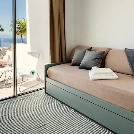 فيلة Eden - Seaviews, Large Terrace & Private Heated Pool أذيخي