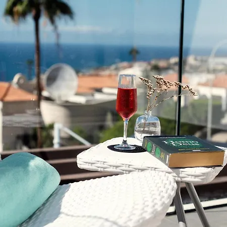 Eden - Seaviews, Large Terrace & Private Heated Pool أذيخي