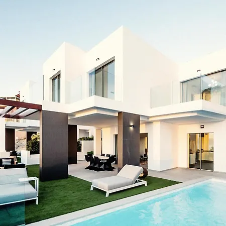 Eden - Seaviews, Large Terrace & Private Heated Pool فيلة *